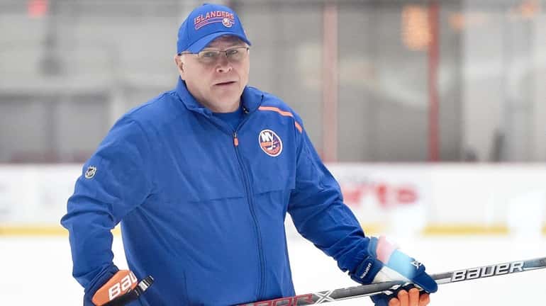 Islanders head coach Barry Trotz runs practice during training camp at...