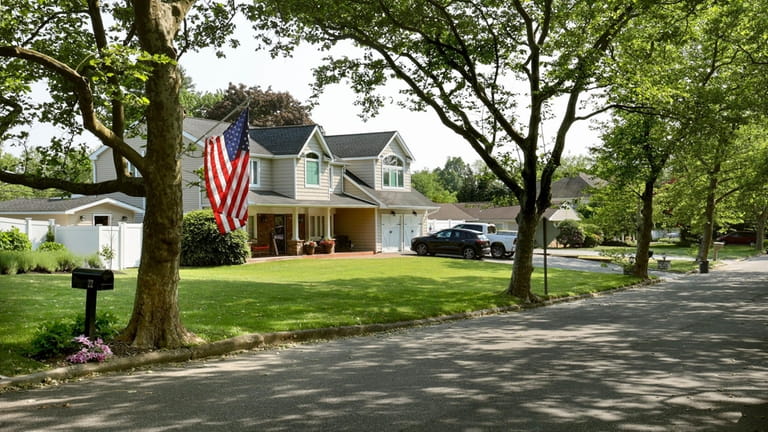 Homes along Mosshill Place in Stony Brook’s "M" Section development.