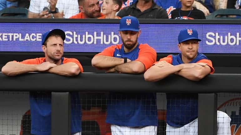 New York Mets pitchers Max Scherzer, left, and Jacob deGrom,...