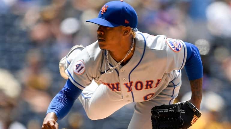 Marcus Stroman of the New York Mets pitches against the...
