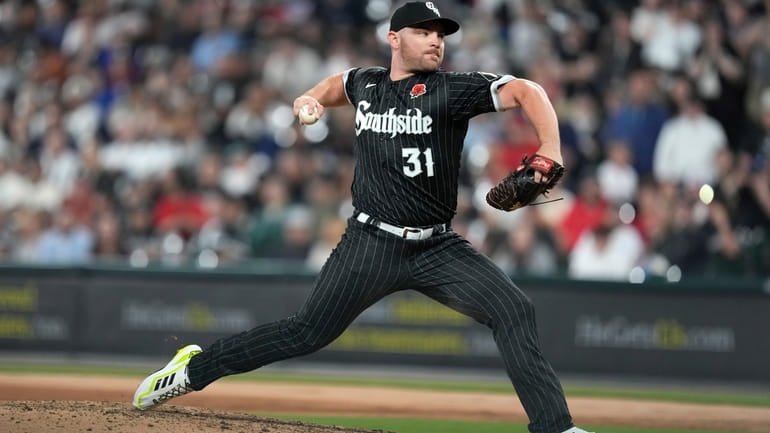 Chicago White Sox relief pitcher Liam Hendriks delivers during the...