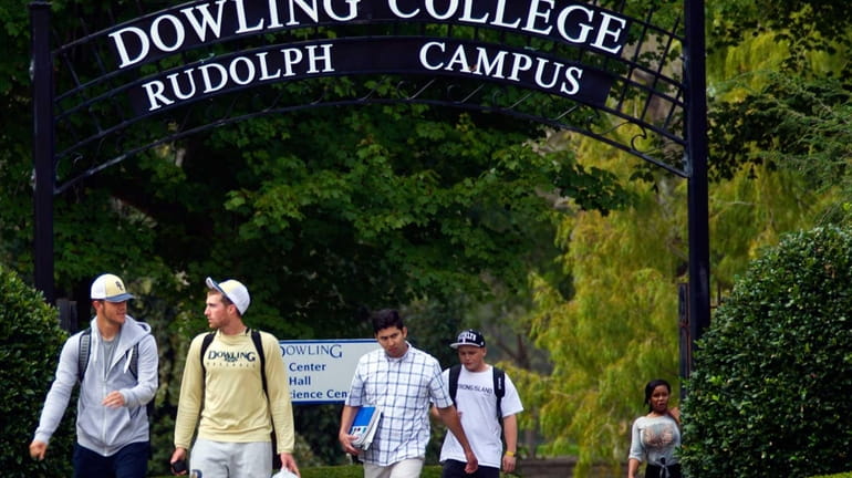 Students walk through the Dowling College campus in Oakdale. (Sept....