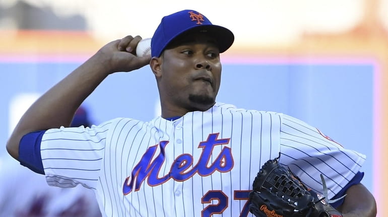 Mets relief pitcher Jeurys Familia delivers a pitch against the...