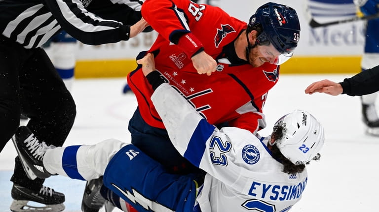 Washington Capitals center Nic Dowd (26) fights with Tampa Bay...