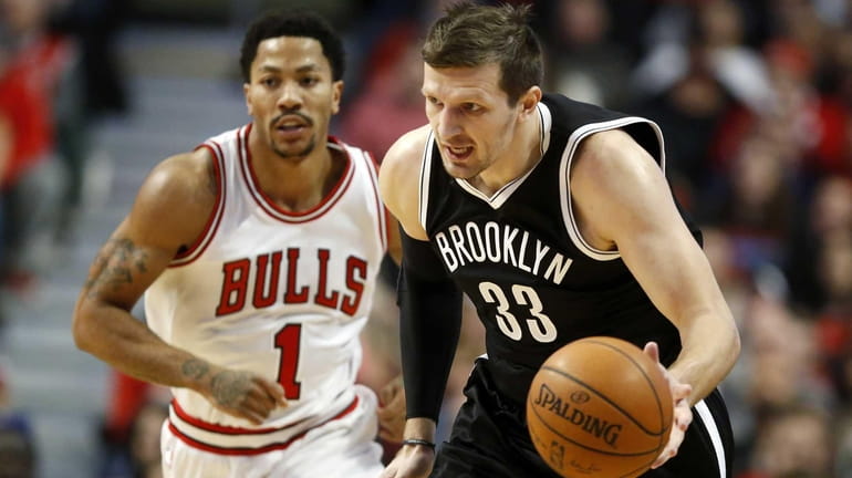 Brooklyn Nets forward Mirza Teletovic advances past Chicago Bulls guard...