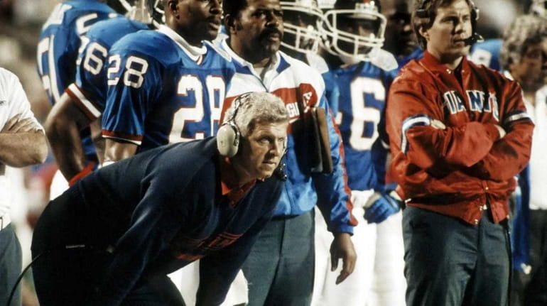 Giants head coach Bill Parcells, left, and defensive coordinator Bill...
