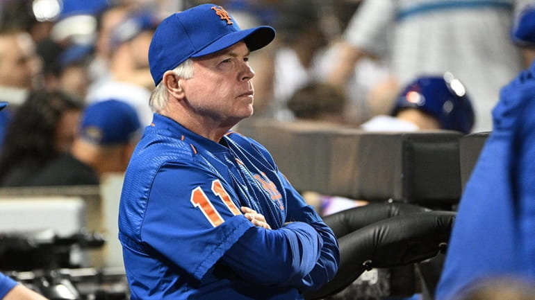 Mets manager Buck Showalter looks on from the dugout against...