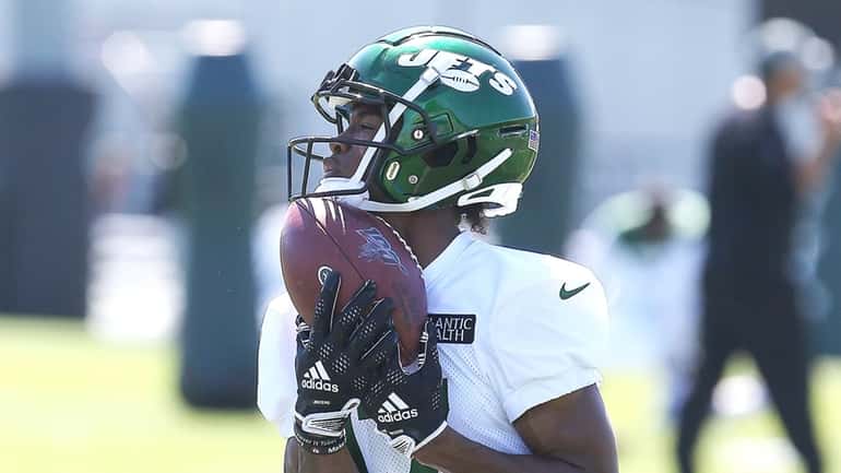 Jets WR Garrett Wilson catches a ball during camp at Atlantic...