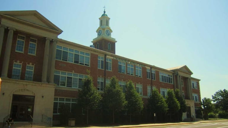 Lindenhurst Middle School is part of the Lindenhurst Union Free...