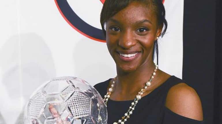 UNC's Crystal Dunn shows off the Missouri Athletic Club's Hermann...