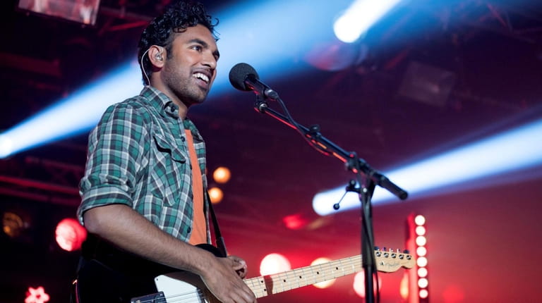 Singer-songwriter Jack Malik (Himesh Patel) performs at a live event...