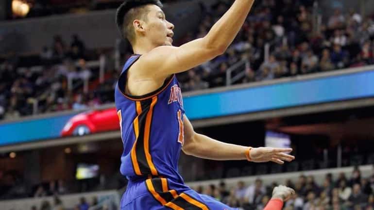 Jeremy Lin #17 of the New York Knicks puts up...