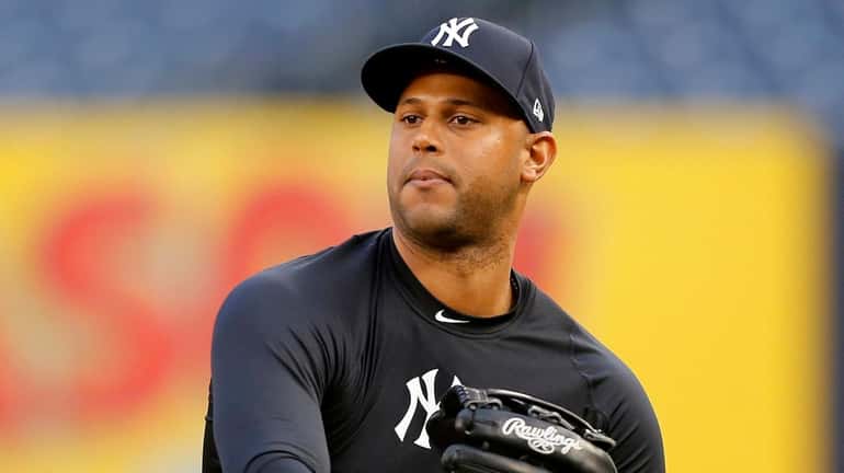 Aaron Hicks of the Yankees works out before Game 4...