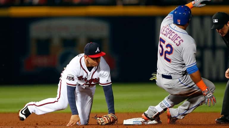 The Mets' Yoenis Cespedes aggravated his leg injury on this...