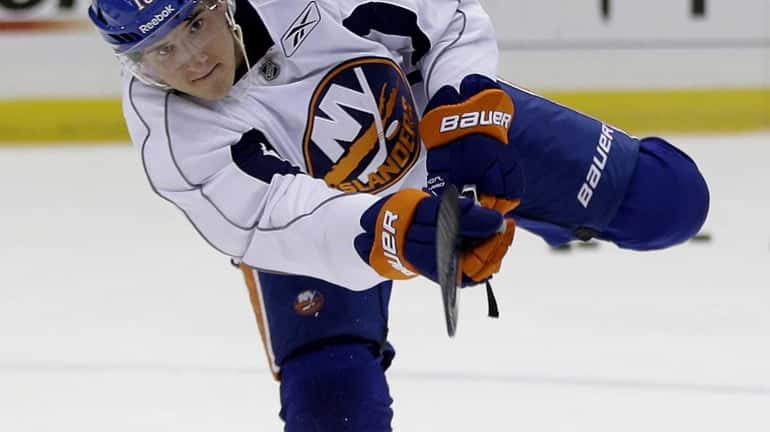 Ryan Strome participates in drills during Islanders minicamp. (July 9,...