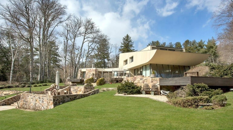 The late architect Norman Jaffe lived in this Old Westbury...
