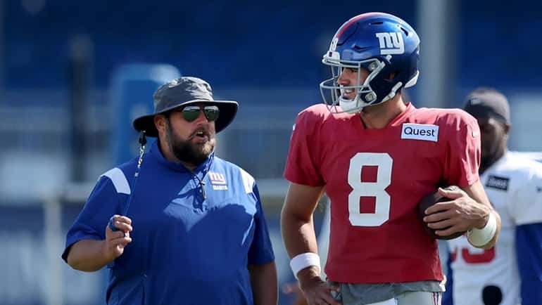 Giants head coach Brian Daboll talks to quarterback Daniel Jones during...