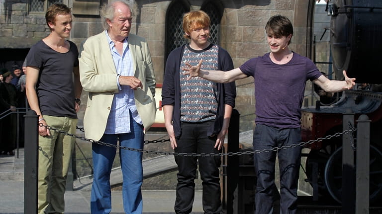 Members of the cast of the Harry Potter films, from...