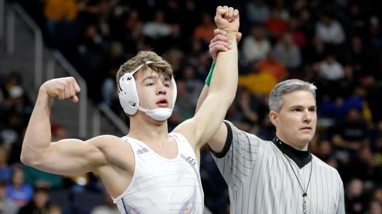 Christian Hansen of Cold Spring Harbor wins the 152-pound title in...