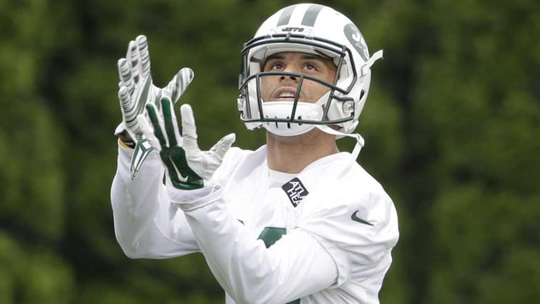 The New York Jets' Devin Smith catches a pass during...