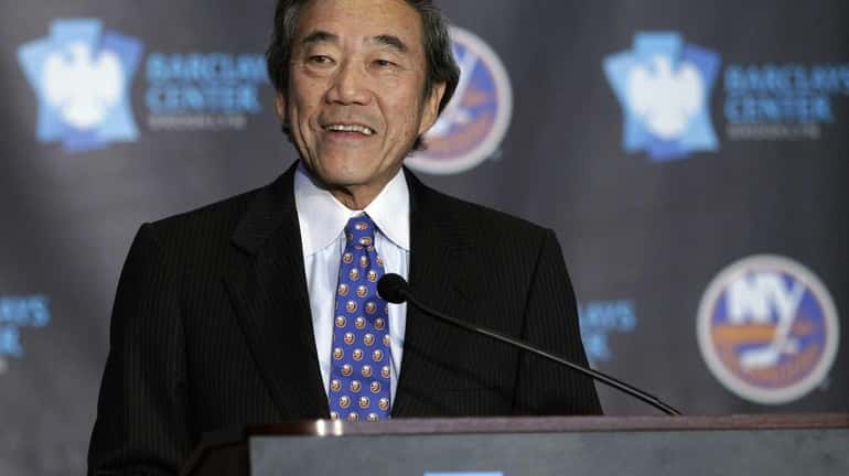 Islanders owner Charles Wang addresses the meida during a press...