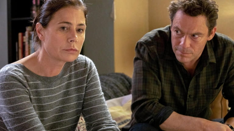  Maura Tierney as Helen and Dominic West as Noah in...
