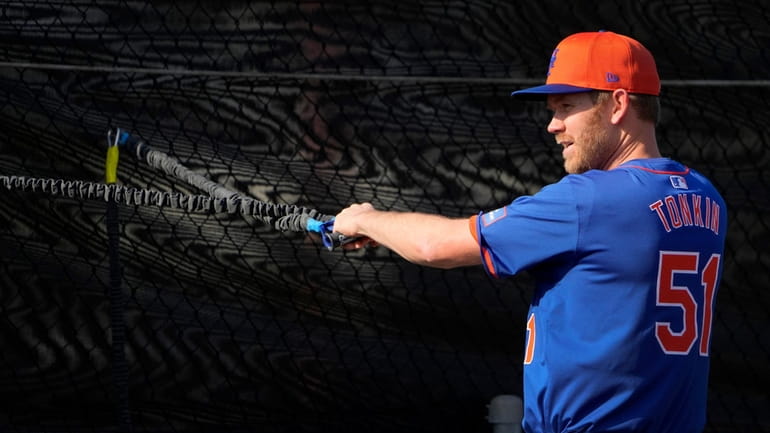 Mets pitcher Michael Tonkin participates during a spring training workout...