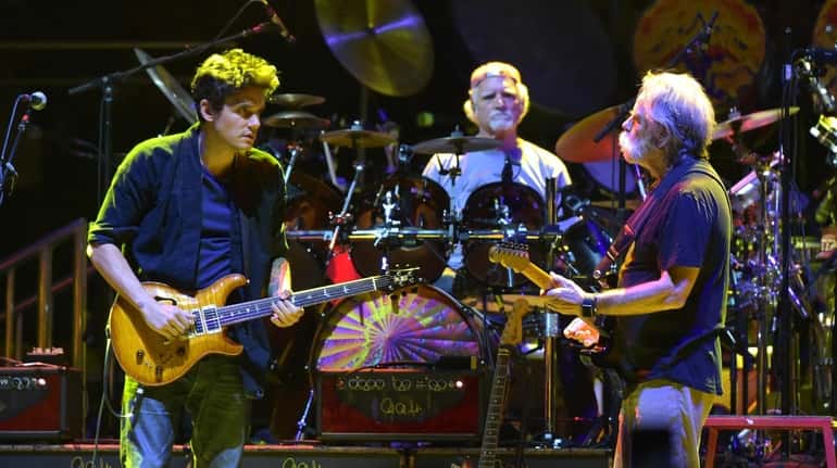  John Mayer, Bill Kreutzman and Bob Weir of Dead &...