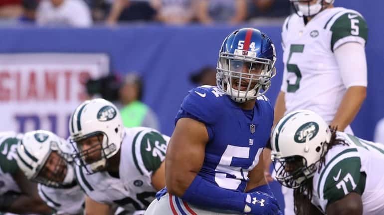 Giants defensive end Olivier Vernon signals the linebackers during the...