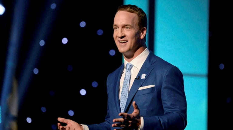 Peyton Manning hosts NBC's update of "College Bowl."