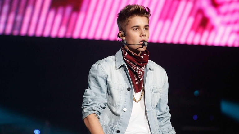Justin Bieber performs during Power 96.1's Jingle Ball 2012 at...