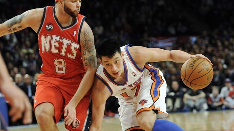 New York Knicks' Jeremy Lin, right, handles the ball against...