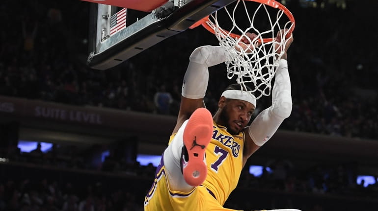 Los Angeles Lakers forward Carmelo Anthony dunks to tie the...