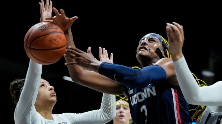 UConn forward Aaliyah Edwards (3) is fouled by Xavier's Shelby...