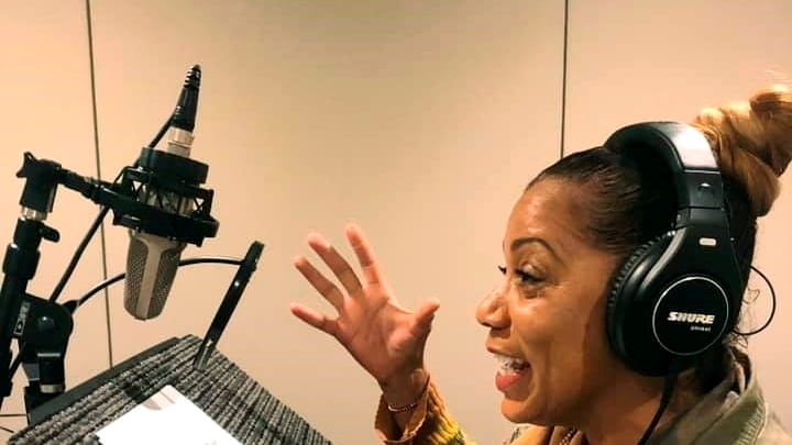 TV personality Rolonda Watts during a voiceover session/lesson.