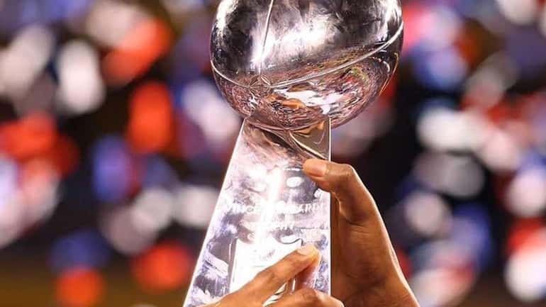 The New York Giants hoist the Vince Lombardi Trophy after...