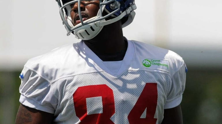 Giants tight end Larry Donnell practices during team training camp...