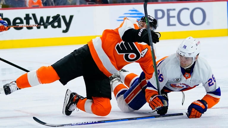 Philadelphia Flyers' Cam Atkinson, left, and New York Islanders' Oliver...