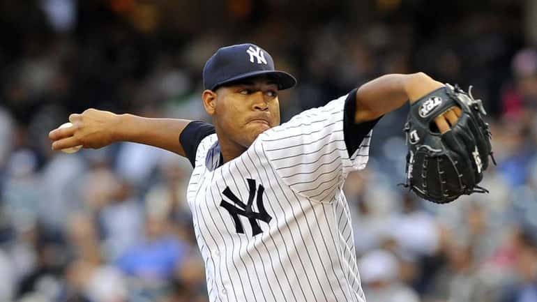 Ivan Nova pitching early in the game. (June 6, 2012)