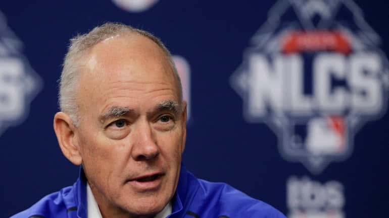 Mets general manager Sandy Alderson answers questions in a news...