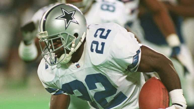 Emmitt Smith in action against the Giants on Sept. 4, 1995.