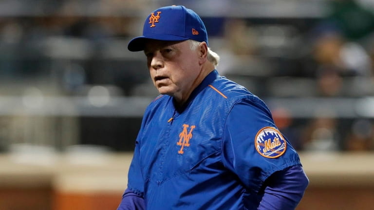 Mets manager Buck Showalter walks to the dugout in the...