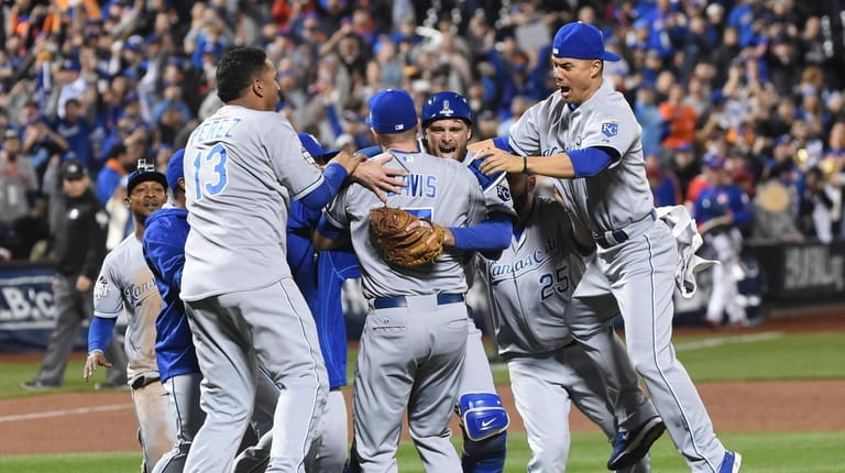 The Kansas City Royals celebrate  defeat the New York Mets...