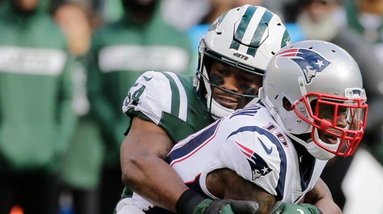 New York Jets' Avery Williamson (54) tackles New England Patriots'...