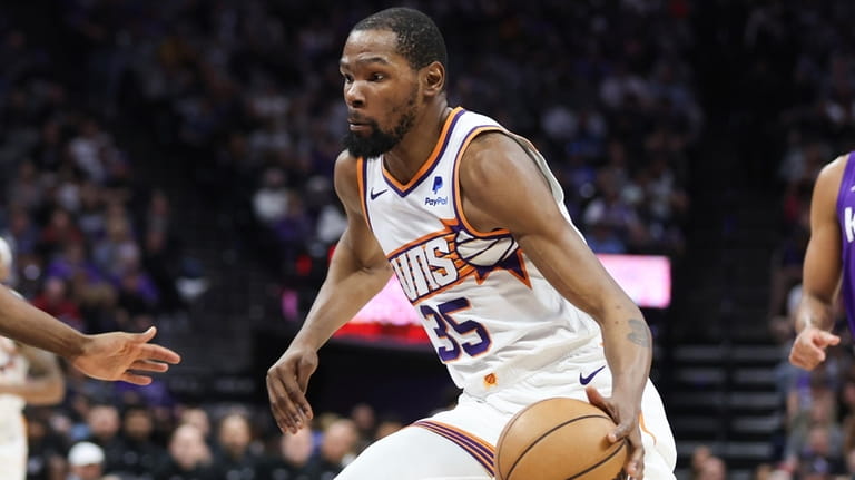 Phoenix Suns forward Kevin Durant (35) dribbles against the Sacramento...