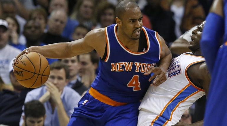 New York Knicks guard Arron Afflalo (4) fouls Oklahoma City...