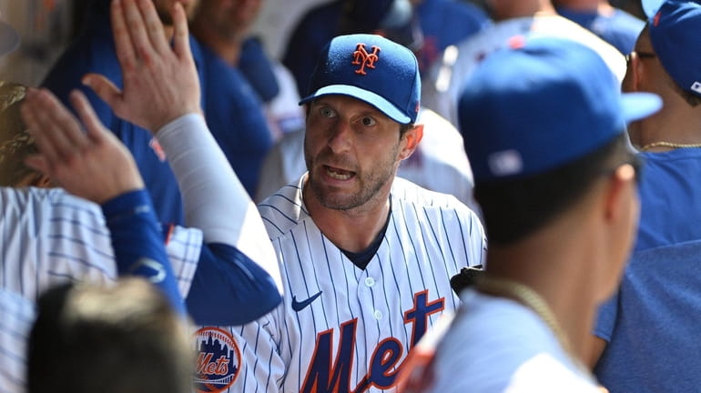 Mets starting pitcher Max Scherzer is greeted in the dugout...