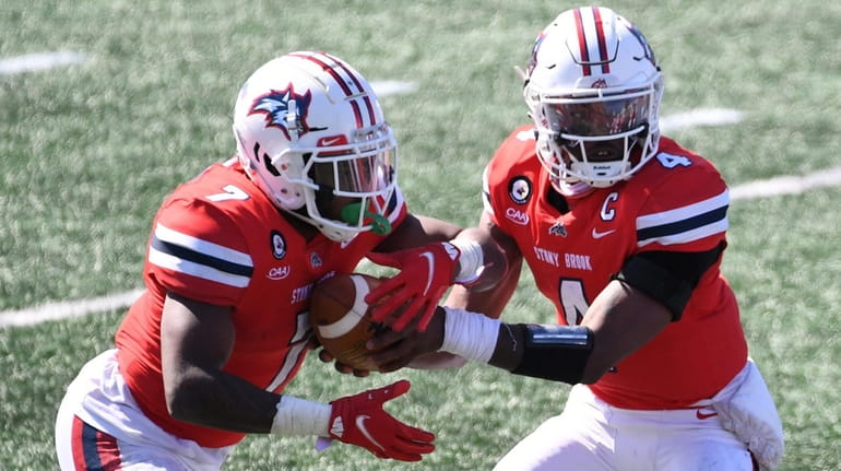 Stony Brook returns quarterback Tyquell Fields (4), and its leading...