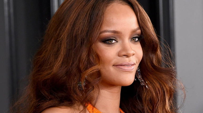 Rihanna will receive Harvard University's Humanitarian of the Year Award.