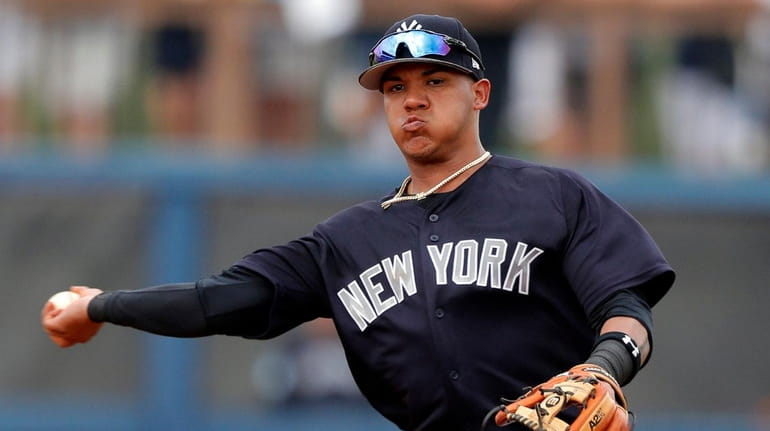 Yankees shortstop Thairo Estrada throws out the Rays' Ji-Man Choi...